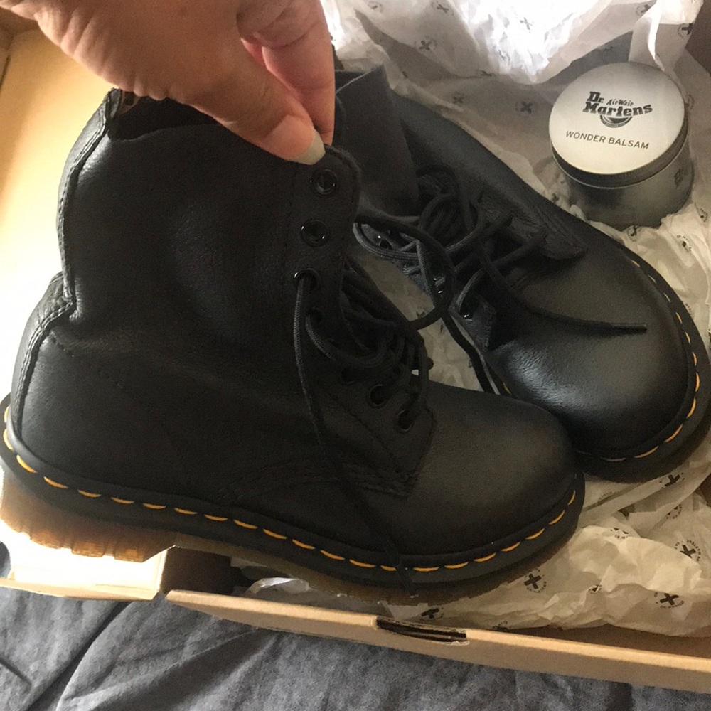 Black Pascal Dr. Martens